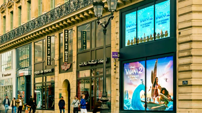 1 Store Window Displays
