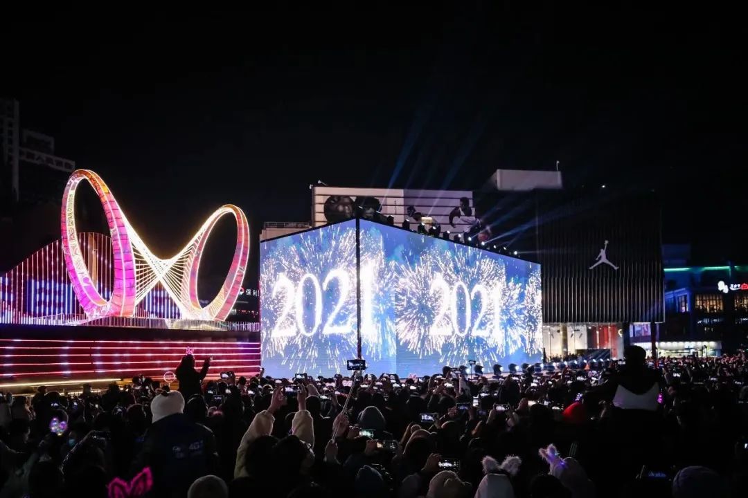 New Year's Eve Countdown! The LED big screen provides a full sense of ceremony as we welcome 2024 together! 3 5