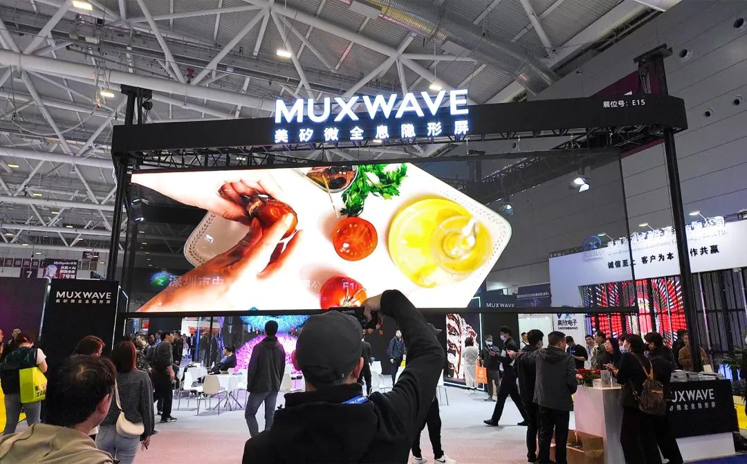 ISLE 2024 Review | L'écran holographique invisible de MUXWAVE remporte un grand prix grâce à sa solution d'accrochage sans couture de très grande taille ! 1 640 3
