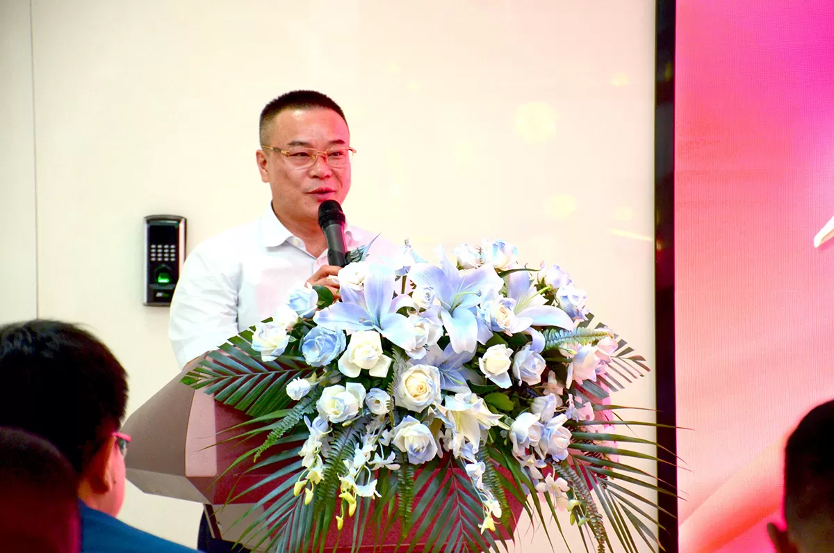 MXW Device (Shenzhen) Co., Ltd. held its first shareholders' meeting and founding meeting successfully. 3 DSC 9814