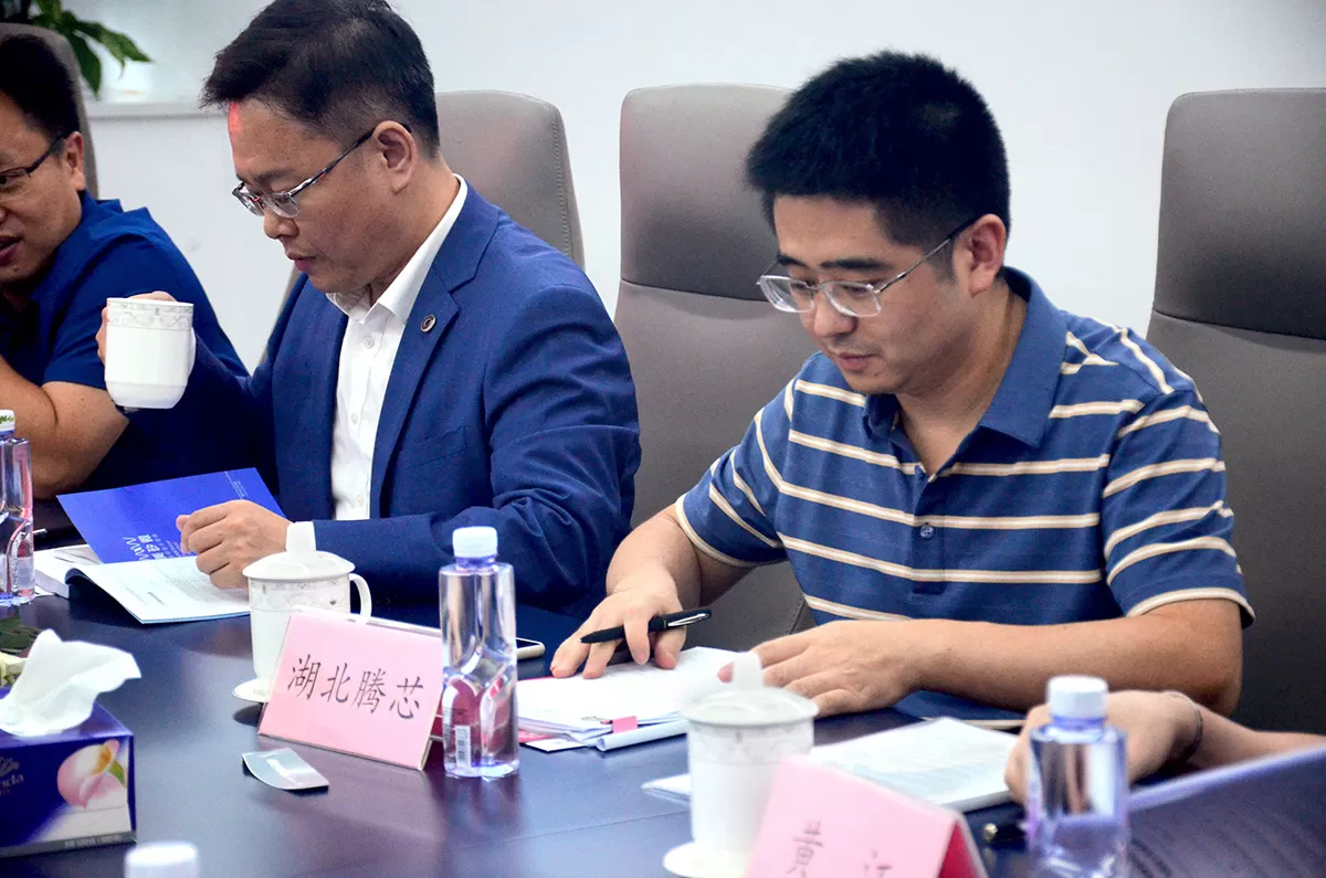 MXW Device (Shenzhen) Co., Ltd. held its first shareholders' meeting and founding meeting successfully. 10 DSC 9864