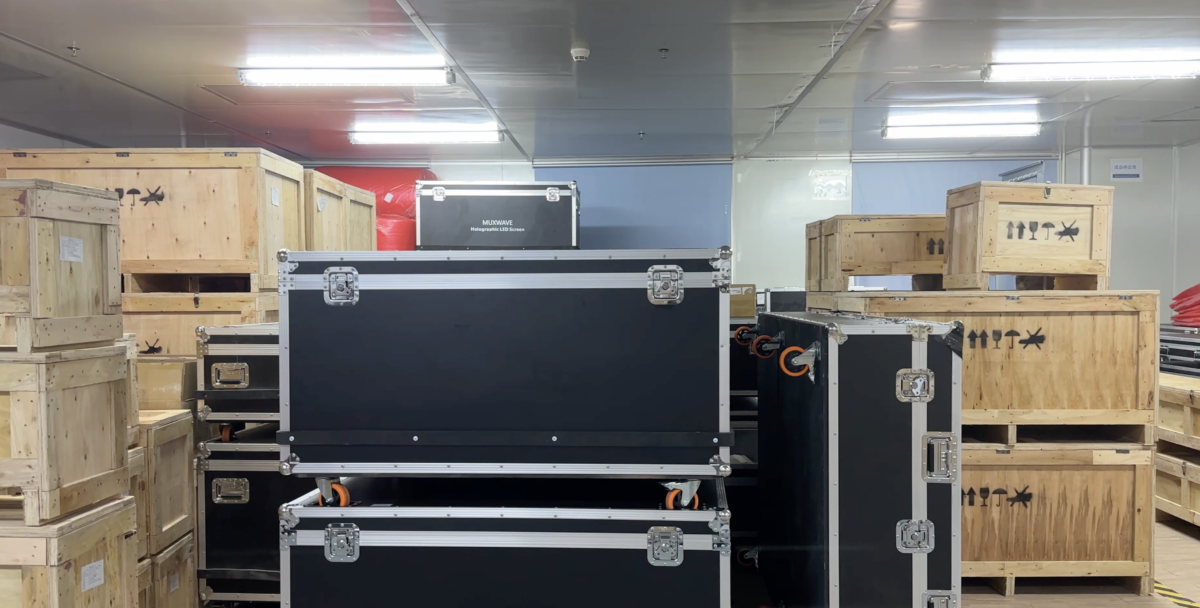 What packaging and transportation materials are used for Muxwave holographic invisible screens? 1 baozhaung 1200x608 1