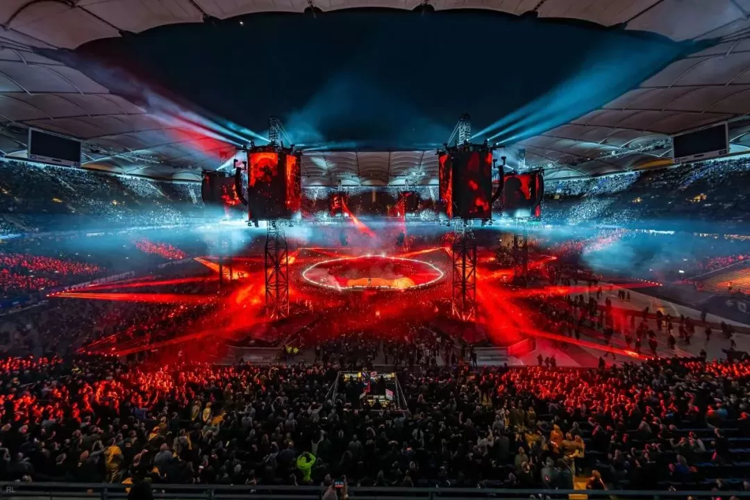 The visual experience is super doubled! LED display screen combined with digital technology will take the 2023 stage show to new heights! 5 e54409f568d2be4bf54f55b31fde9779