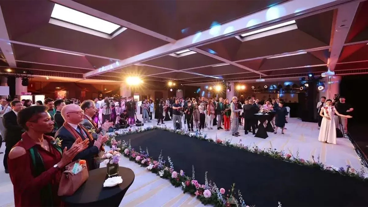 "Shenzhen Story" adds ink to China's diplomacy, MUXWAVE holographic invisible screen shows Shenzhen's hard-core strength in science and technology 3