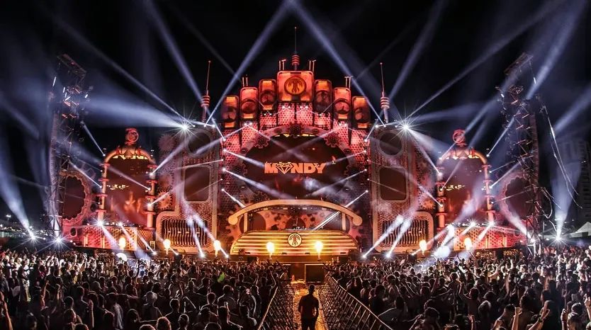 The visual experience is super doubled! LED display screen combined with digital technology will take the 2023 stage show to new heights! 6 tive