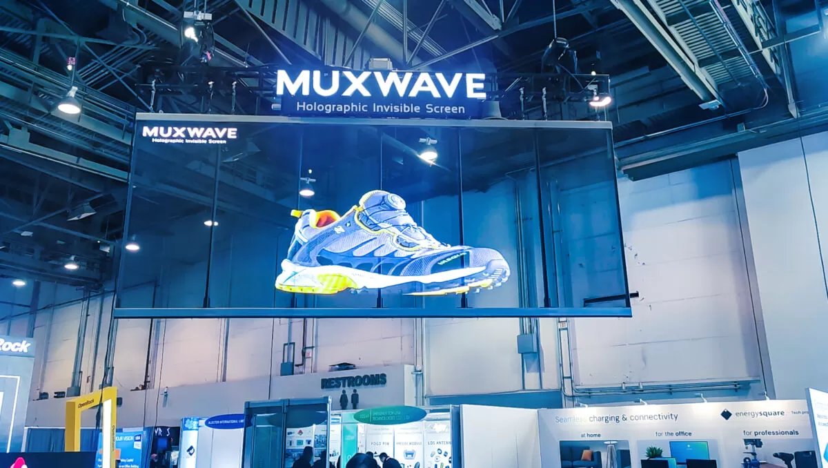 CES 2024 | MUXWAVE Holographic Transparent Screen Unveils Rapid Free Splicing, Ultra-Lightweight, and Thin Suspension Solution 3 微信截图 20240110110739 拷贝 1200x678 1