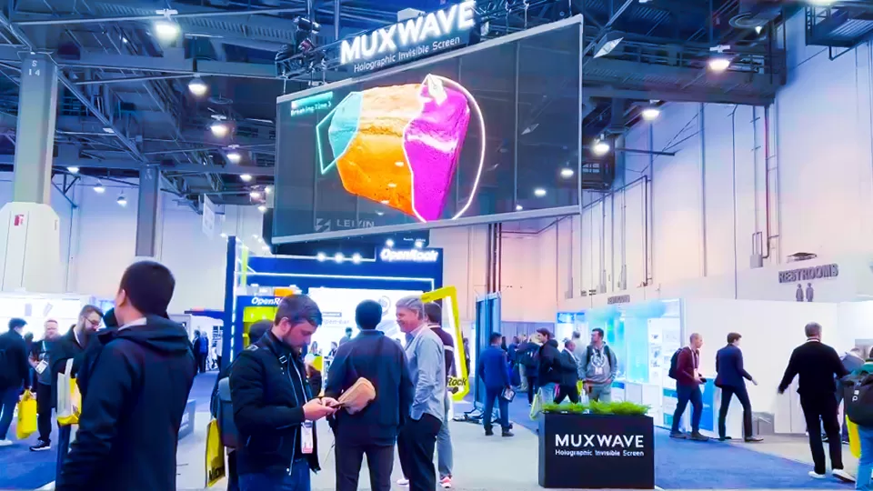 CES 2024 | MUXWAVE Holographic Transparent Screen Unveils Rapid Free Splicing, Ultra-Lightweight, and Thin Suspension Solution 4 微信截图 20240110111022 拷贝
