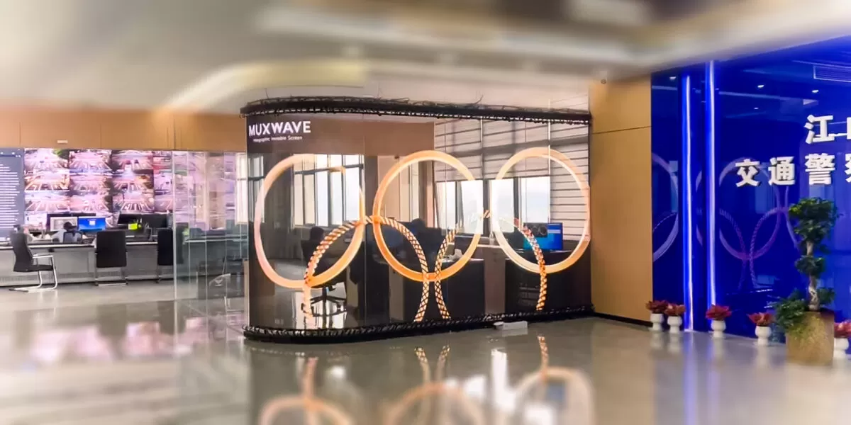 The Advantages and Application Areas of MUXWAVE Transparent Curved LED Display Screen 1 江山区交通警察大队 1200x600 2